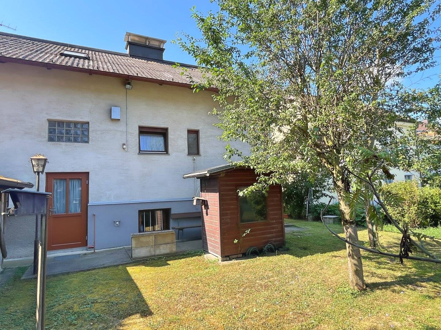 Einfamilienhaus mit vielseitigen Nebengebäuden & gemütlicher Atmosphäre