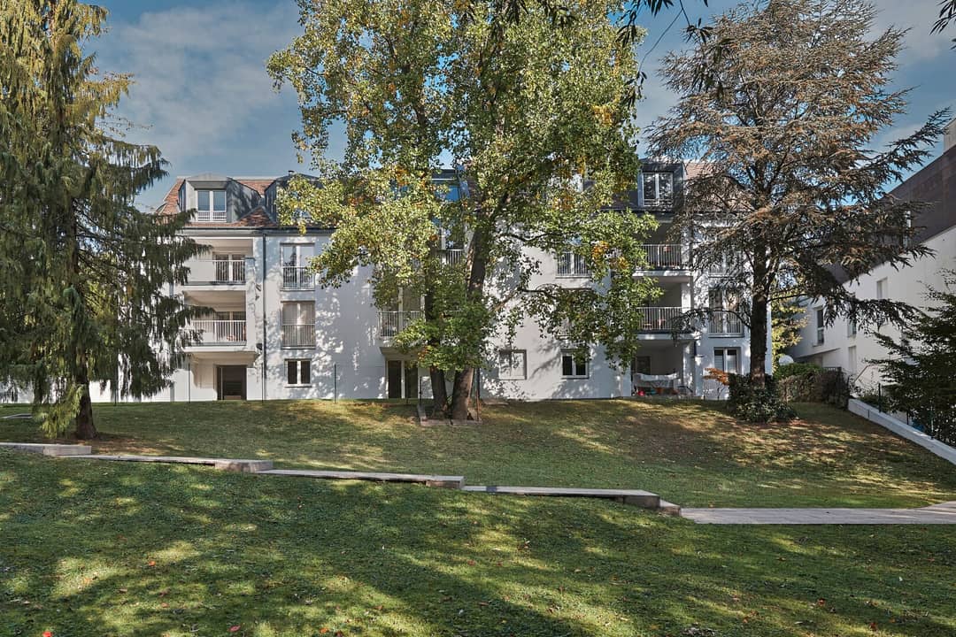 South facing 4 room apartment with greenery view