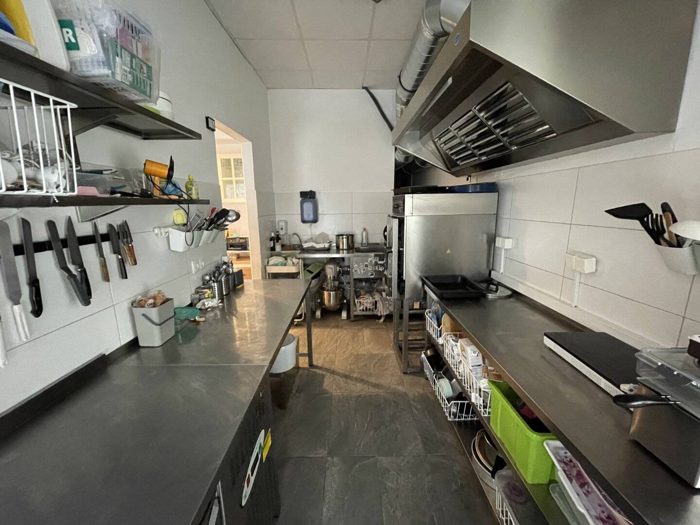 CAFÉ ZUM EINSTEIGEN: Schanigarten & Vollausstattung, betriebsbereit