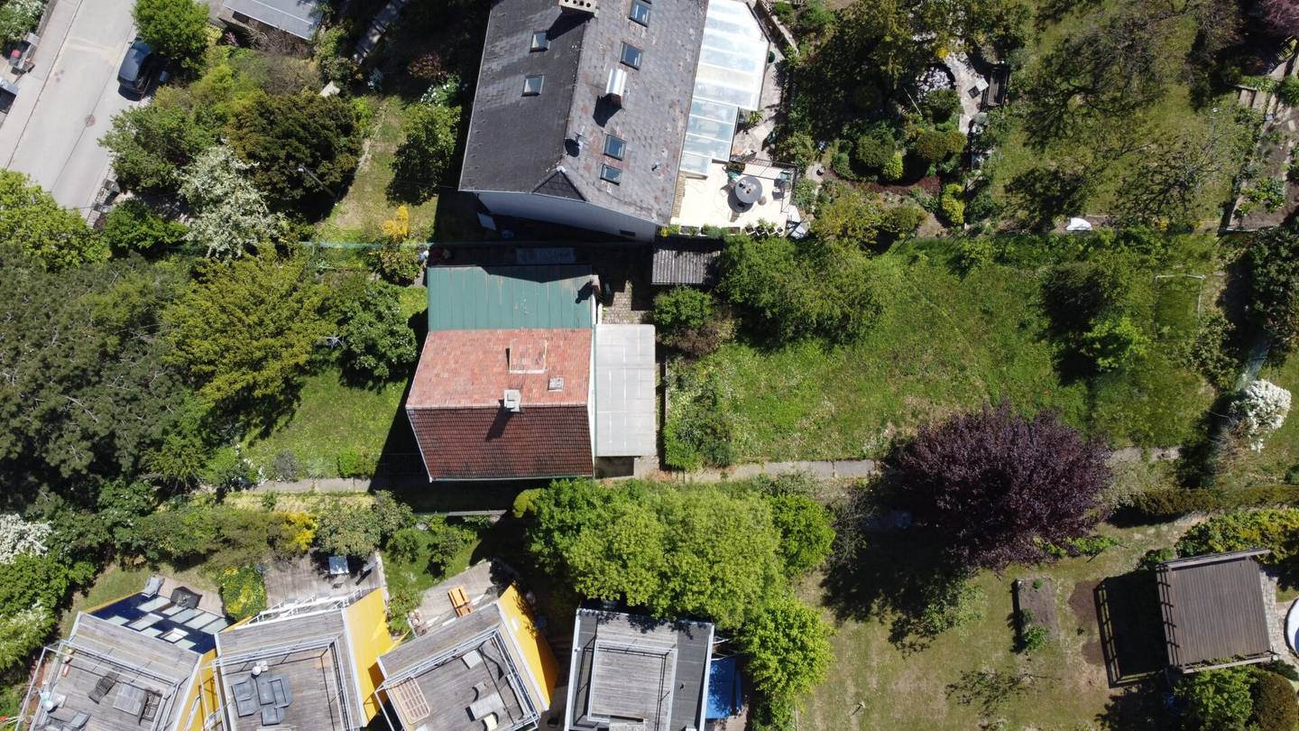 Sonniges und ruhiges Grundstück in zentraler Lage