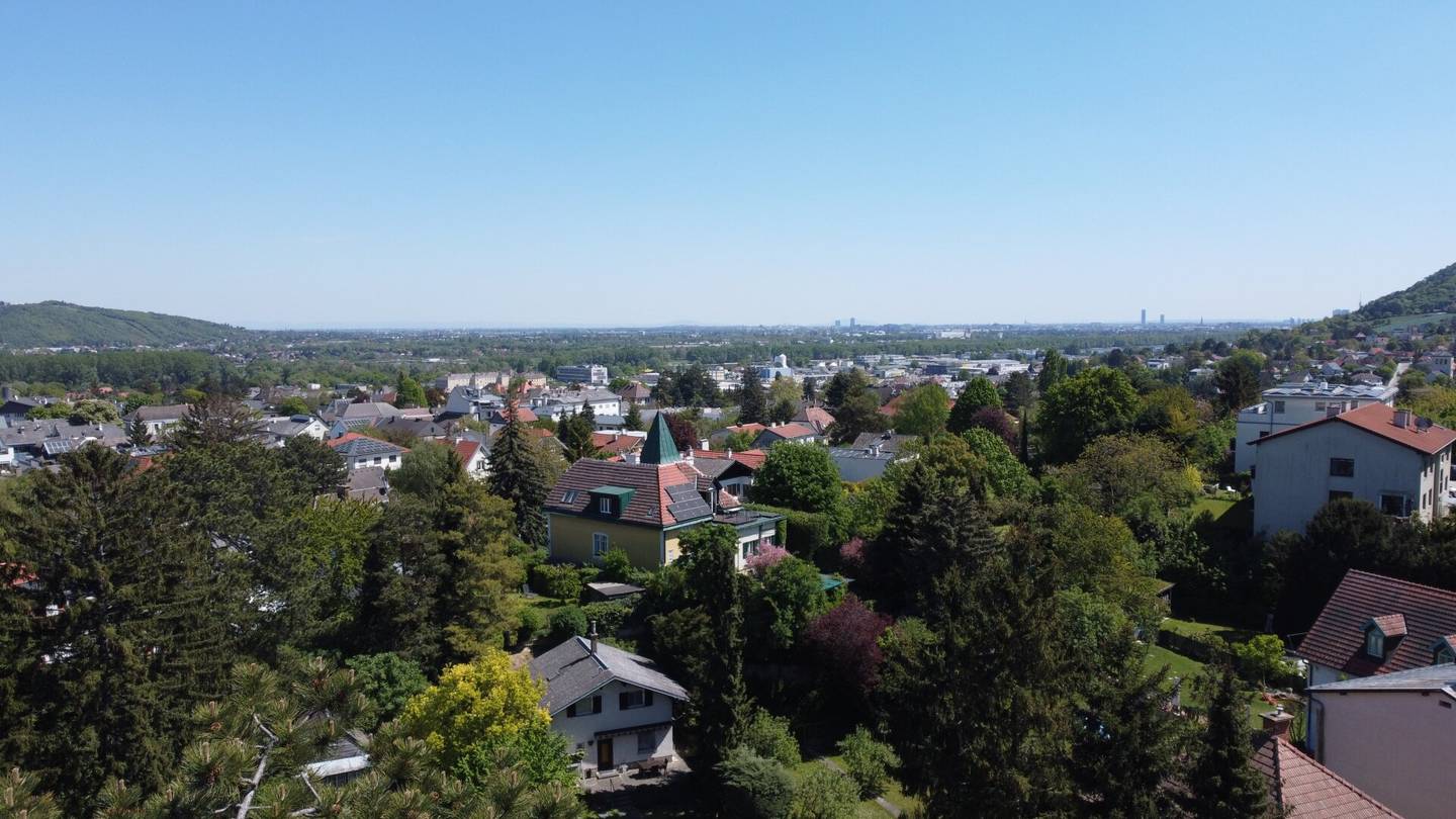 Sonniges und ruhiges Grundstück in zentraler Lage