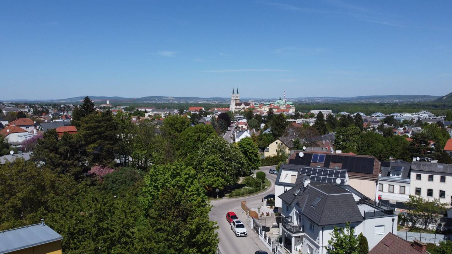 Sonniges und ruhiges Grundstück in zentraler Lage