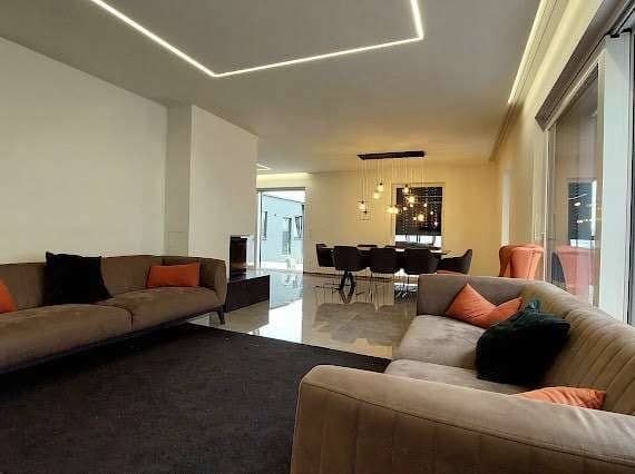 Neuwertiges Einfamilienhaus in Oberzirking, 5 Zimmer, Garten, Garage, 187m² Wohnfläche