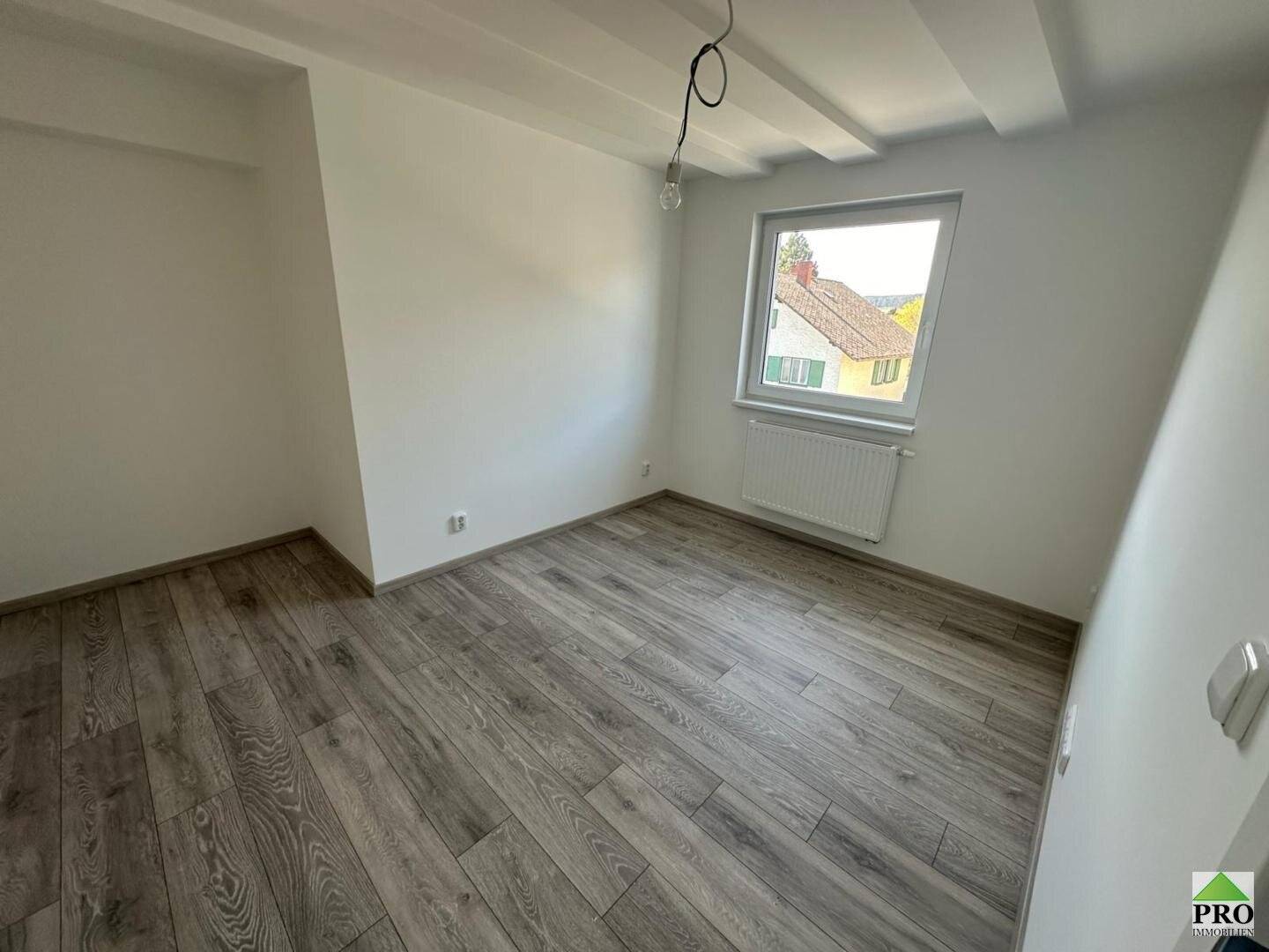 Anleger-Investoren-Gelegenheit! 6 Wohnungen (50% vom Gesamtzinshaus) neu saniert,  zu verkaufen!