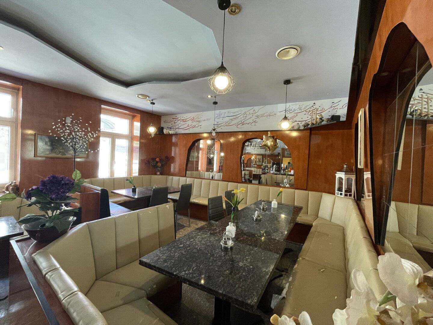 DIREKT AN DER U3: Etabliertes Restaurant mit flexiblen Übernahmekonditionen