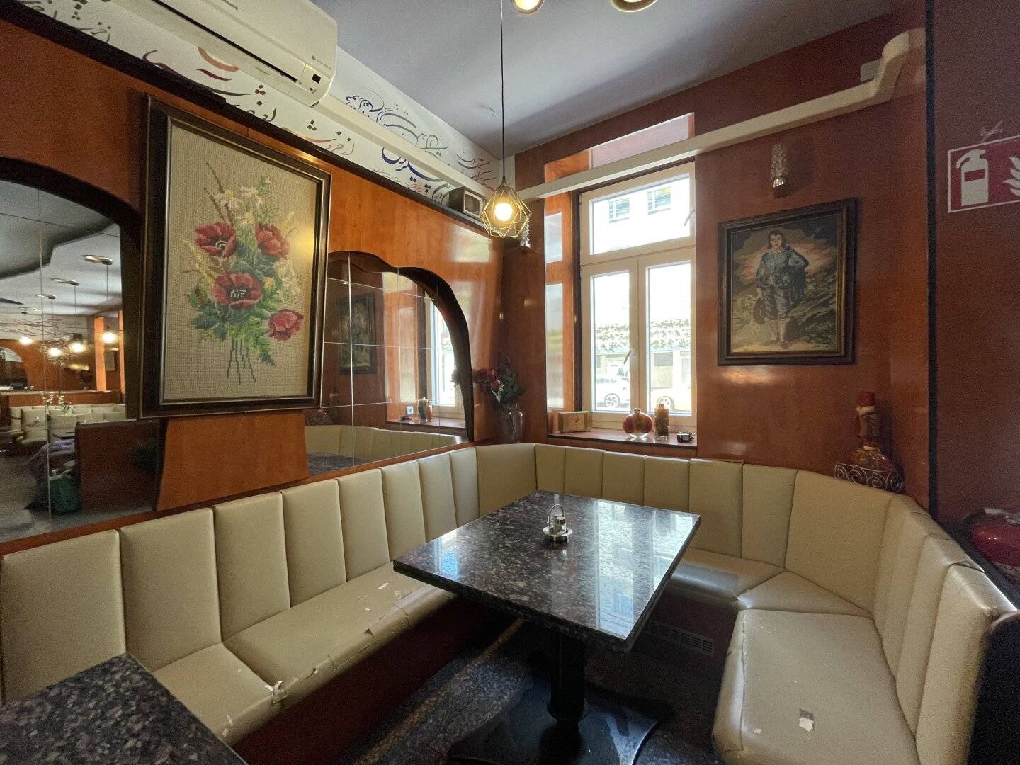 DIREKT AN DER U3: Etabliertes Restaurant mit flexiblen Übernahmekonditionen