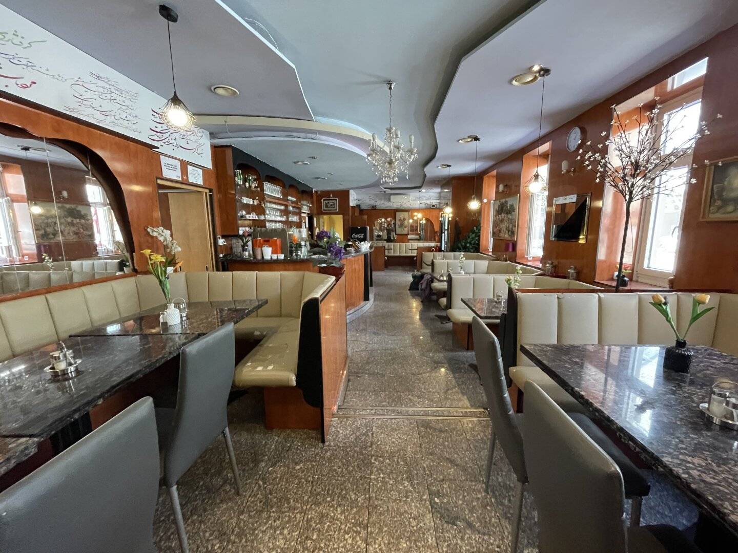 DIREKT AN DER U3: Etabliertes Restaurant mit flexiblen Übernahmekonditionen