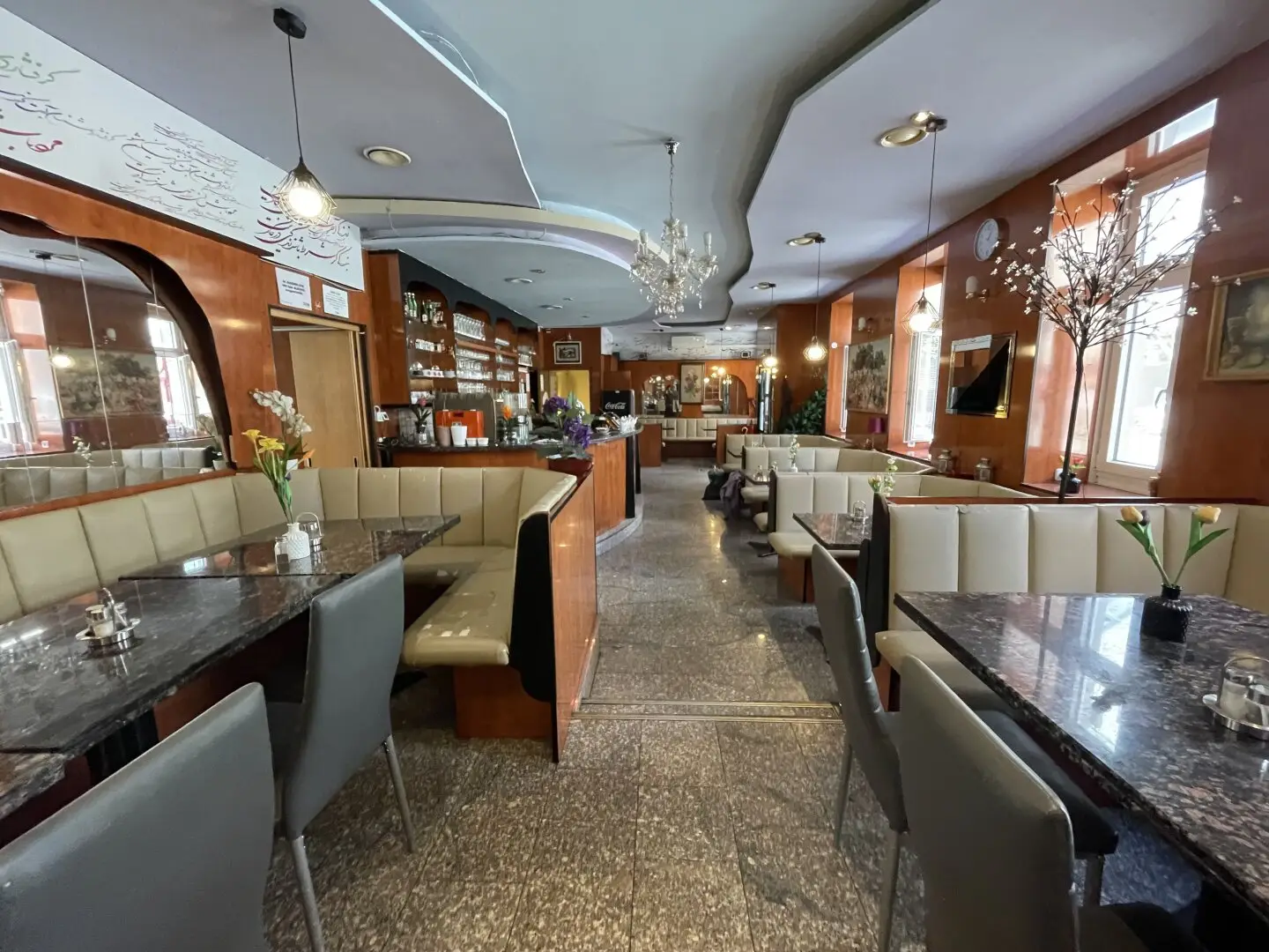 DIREKT AN DER U3: Etabliertes Restaurant mit flexiblen Übernahmekonditionen