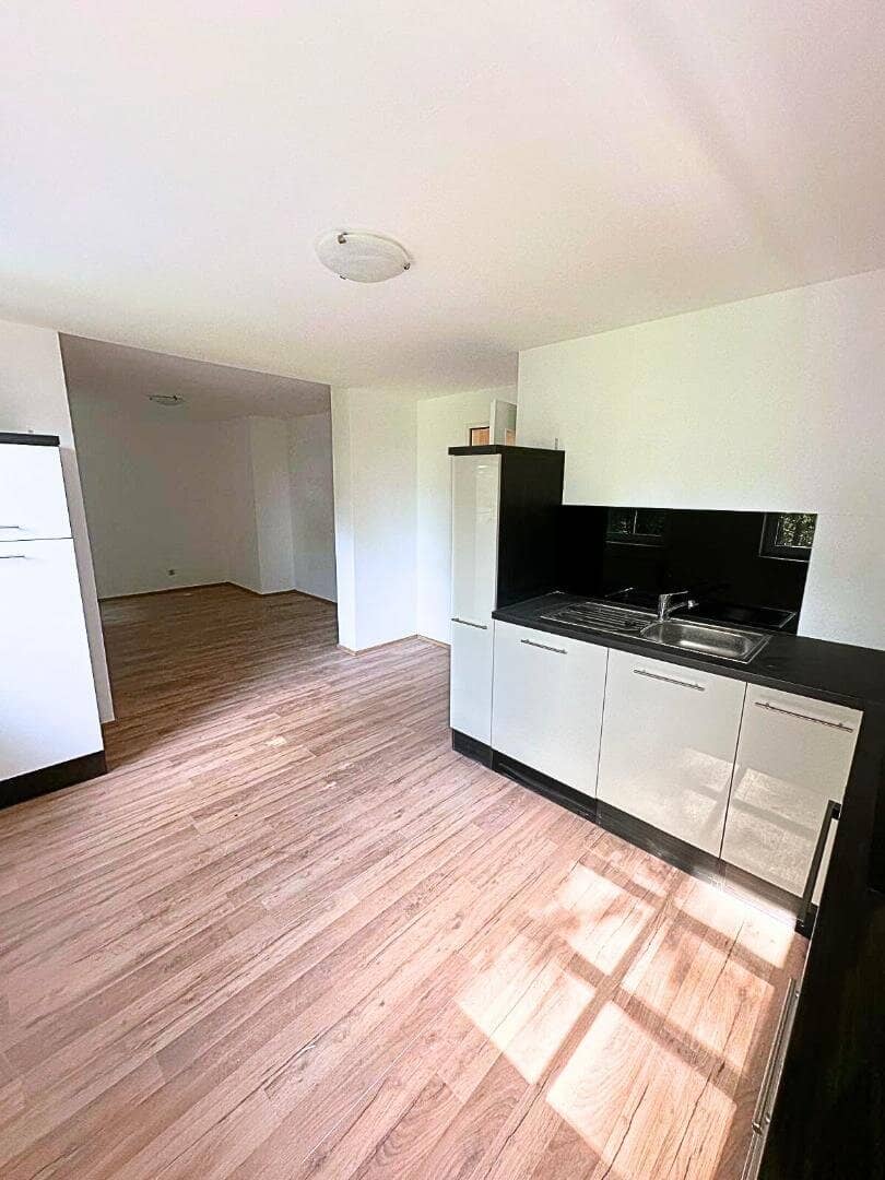 STEYR. Erstbezug! Moderne Wohnung mit Einbauküche, Parkplatz & Zentralheizung!
