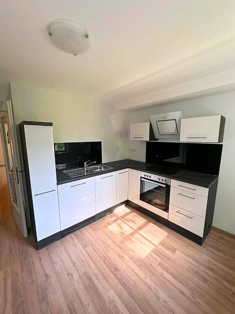 STEYR. Erstbezug! Moderne Wohnung mit Einbauküche, Parkplatz & Zentralheizung!