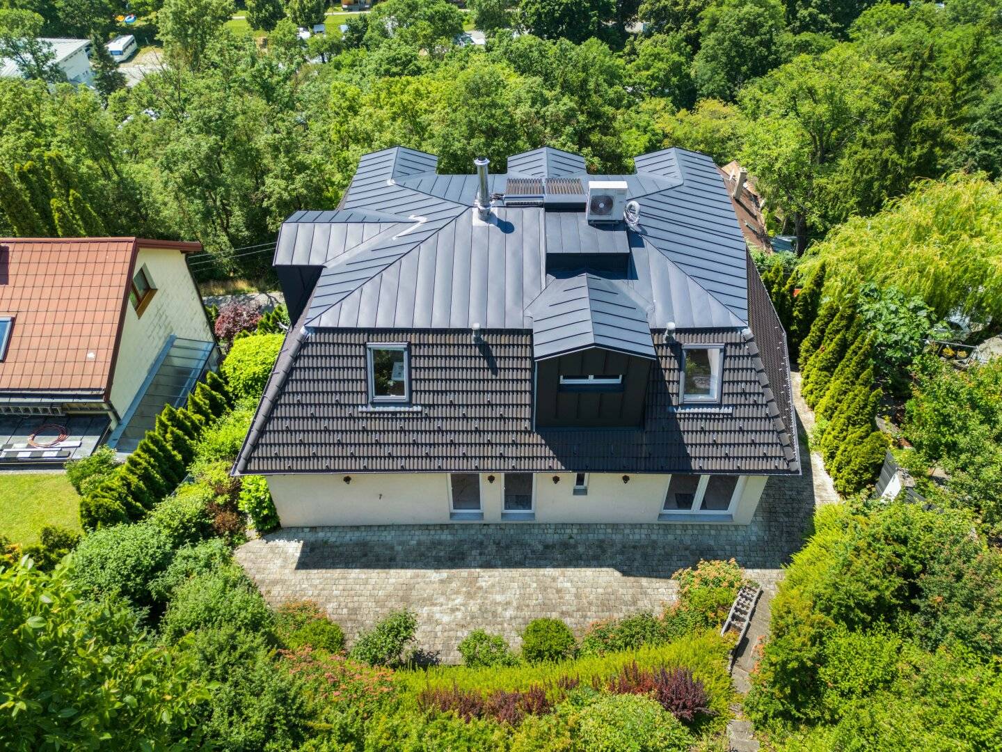 Wo Wohnen zum Lebensgefühl wird: Exklusive Neubauvilla mit eigenem Wellness-Sanctuary und Blick über den Wienerwald