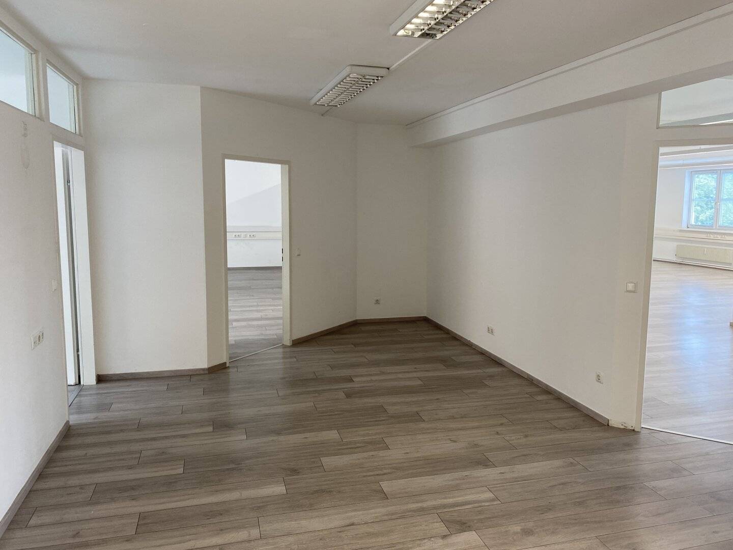KLIMATISIERTES, großzügiges Büro mit 7 Zimmern in TOP Lage von Linz, 283m²!