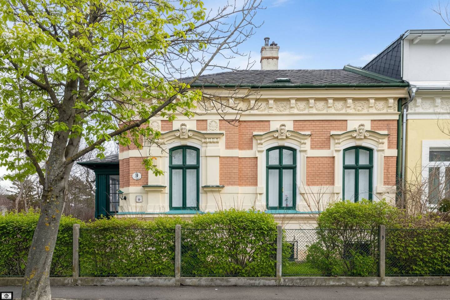 Altbau-Villa mit Gartenhaus in bester Mödlinger Wohnlage