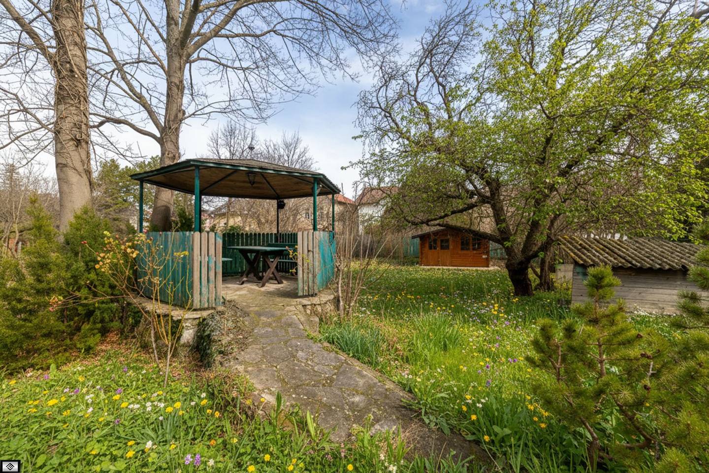 Altbau-Villa mit Gartenhaus in bester Mödlinger Wohnlage