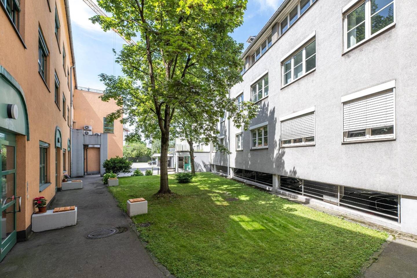 Sonnig, freundliches 6 Zimmer-Büro! Erstbezug nach Sanierung!