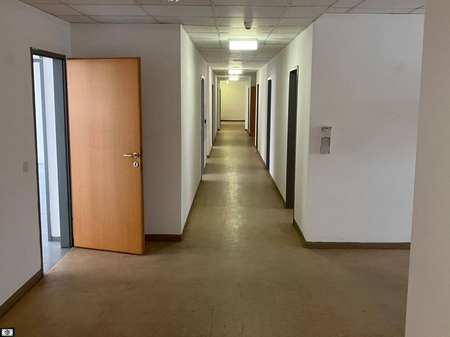 Büro mit 555m² zu vermieten neben Linke Wienzeile