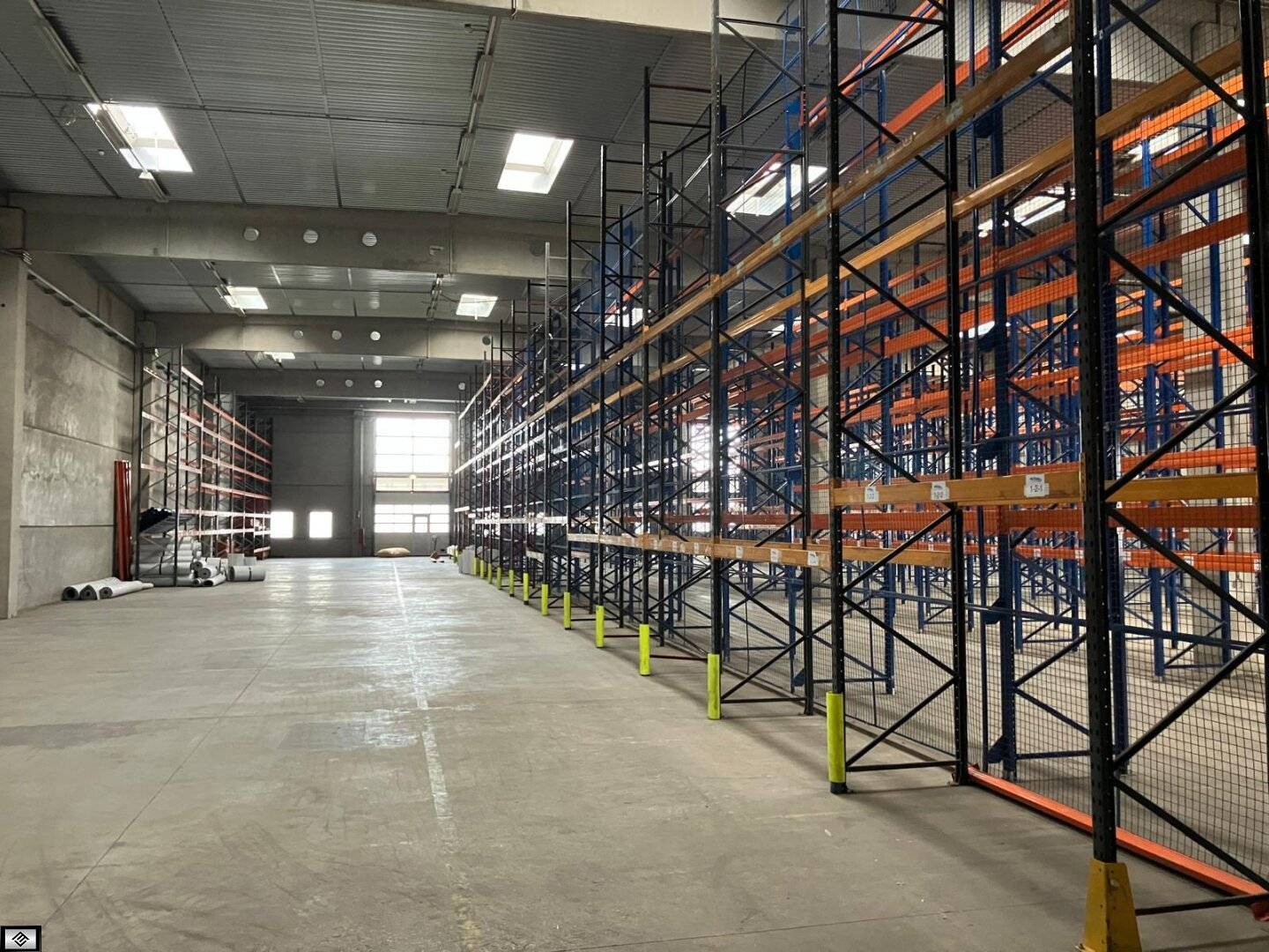 Top Logistikhalle in Wiener Neudorf mit ca. 2100m2 zu vermieten !!!