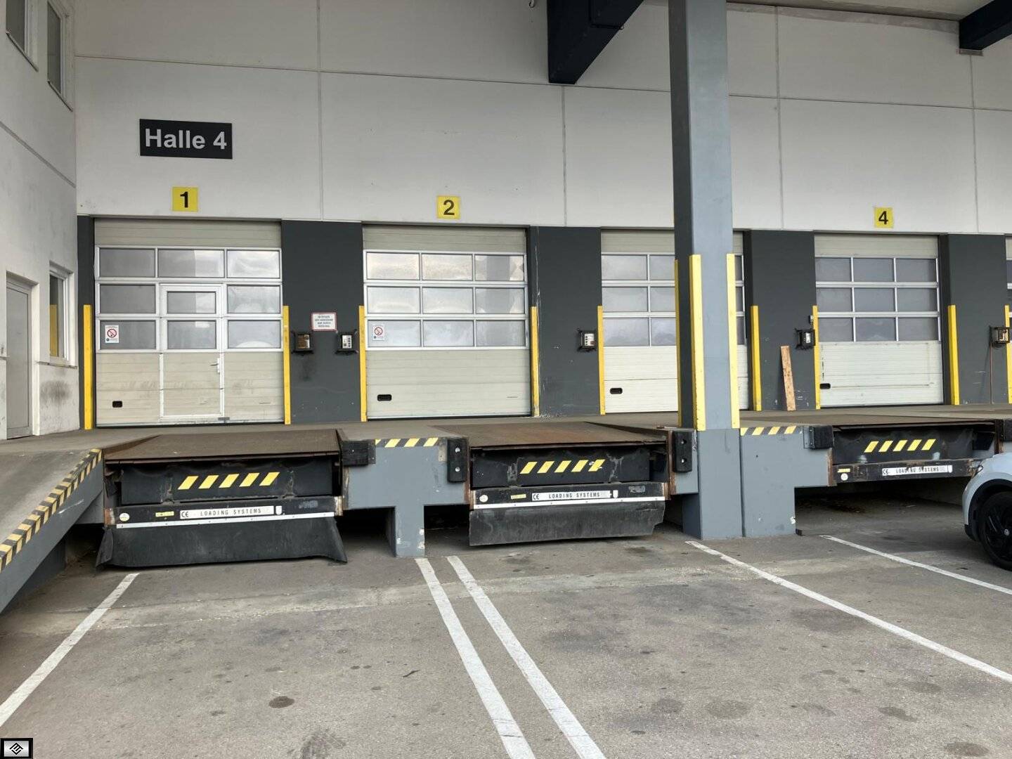 Top Logistikhalle in Wiener Neudorf mit ca. 2100m2 zu vermieten !!!