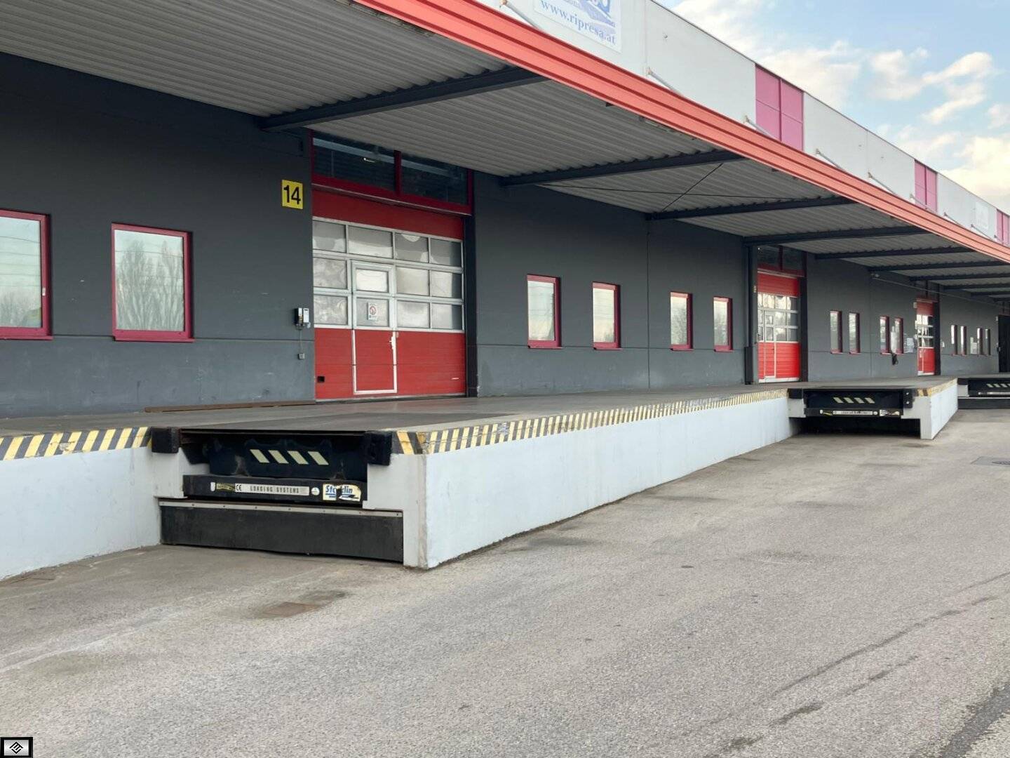 Top Logistikhalle in Wiener Neudorf mit ca. 2100m2 zu vermieten !!!
