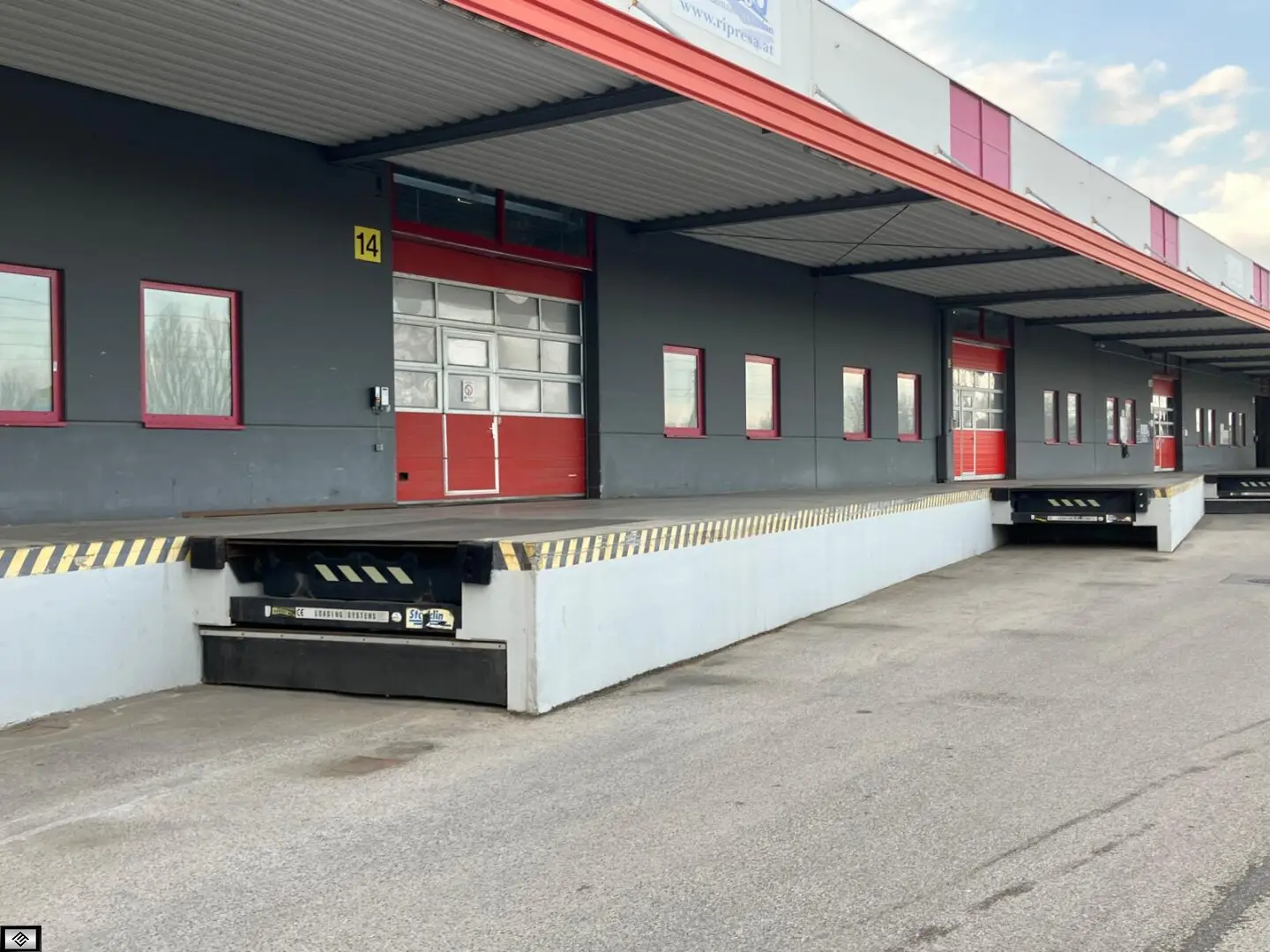 Top Logistikhalle in Wiener Neudorf mit ca. 1200m2 zu vermieten !!!