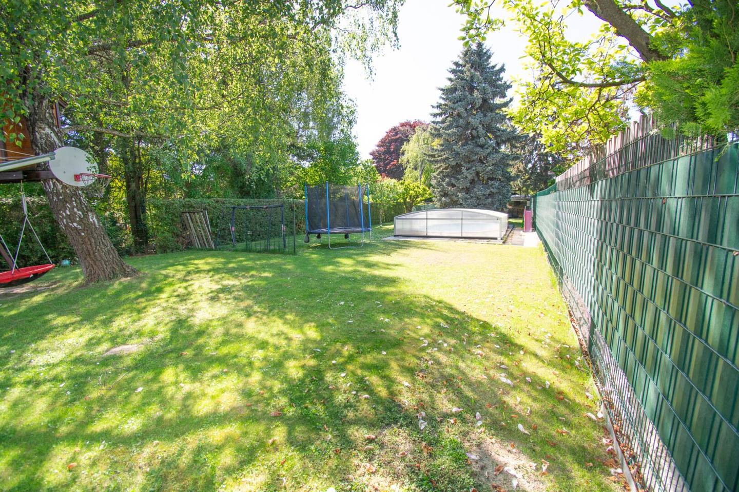 NEUER PREIS: GEPFLEGTES EINFAMILIENHAUS MIT GROßEM GARTEN - ODER HERRLICHER BAUGRUND FÜR IHR NEUES TRAUMHAUS!