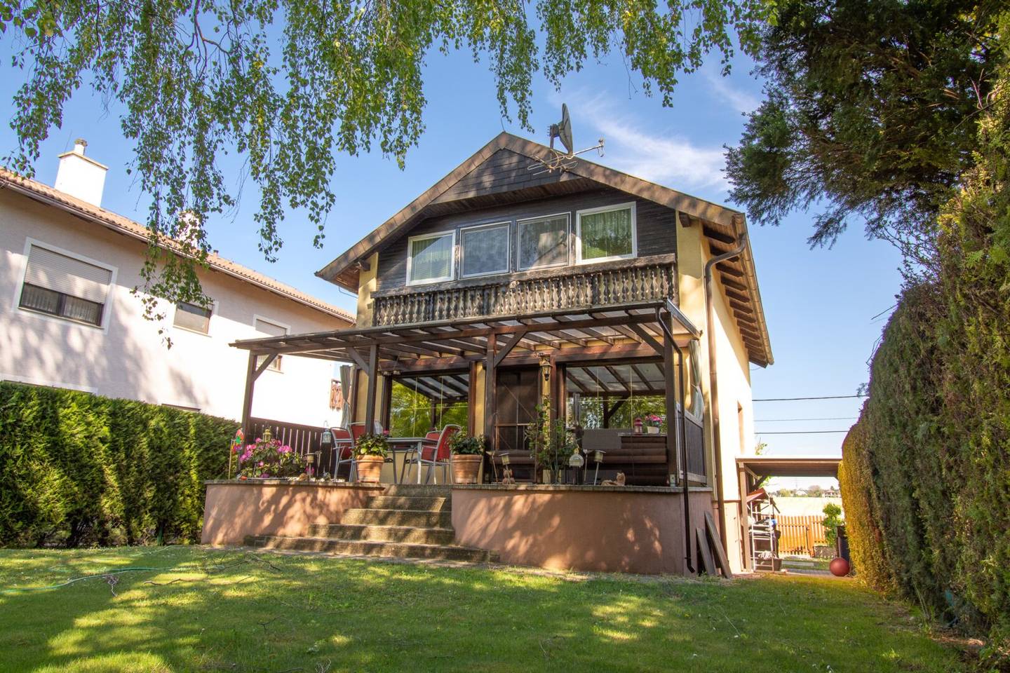 NEUER PREIS: GEPFLEGTES EINFAMILIENHAUS MIT GROßEM GARTEN - ODER HERRLICHER BAUGRUND FÜR IHR NEUES TRAUMHAUS!
