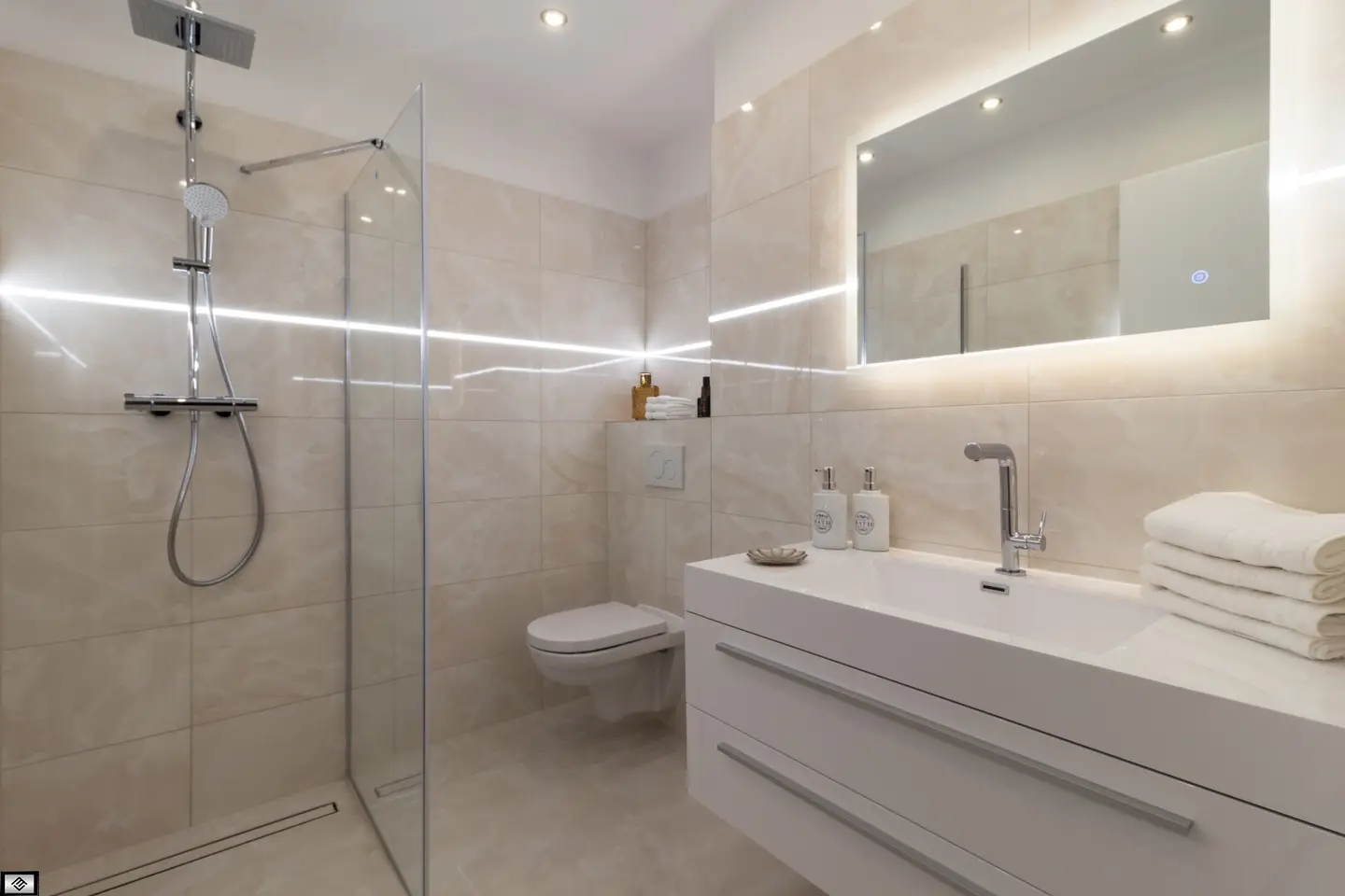 114m2 PENTHOUSE RARITÄT NÄHE URANIA MIT 2 TERRASSEN!