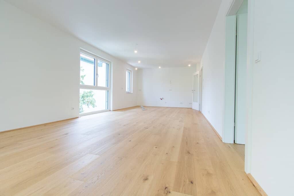 Nur 130 Meter zur U1! Charmante 2-Zimmer-Wohnung mit Balkon und Grünblick