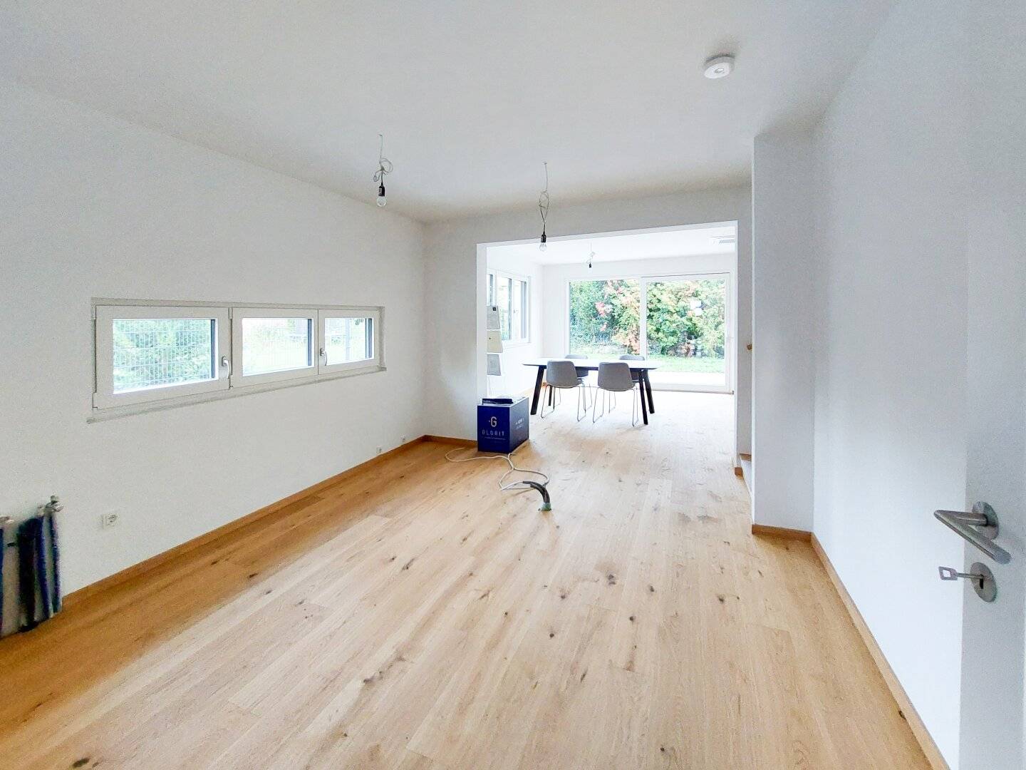 TOP AUSGESTATTETES GLORIT-HAUS IM ERSTBEZUG MIT KLIMA, WÄRMEPUMPE UND PV-ANLAGE!