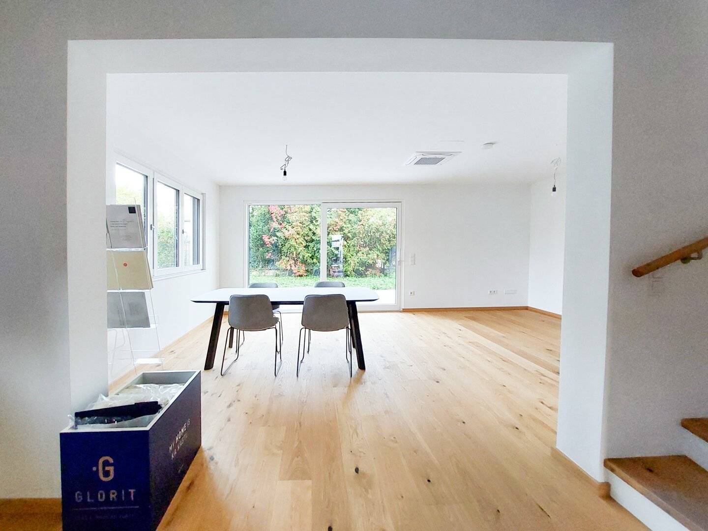 TOP AUSGESTATTETES GLORIT-HAUS IM ERSTBEZUG MIT KLIMA, WÄRMEPUMPE UND PV-ANLAGE!