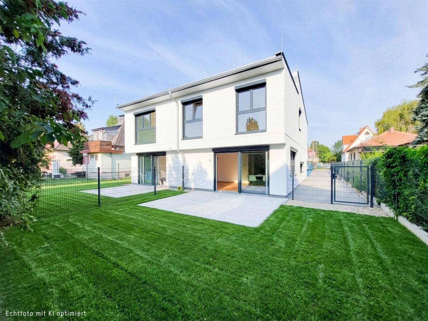 TOP AUSGESTATTETES GLORIT-HAUS IM ERSTBEZUG MIT KLIMA, WÄRMEPUMPE UND PV-ANLAGE!