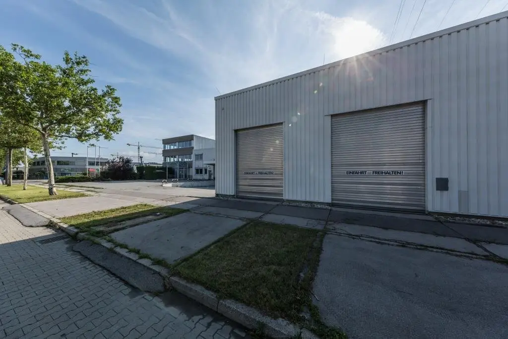 Lager-/Produktionshalle mit 3.062 m² & LKW-Zufahrt in Wien 23 – Provisionsfrei!