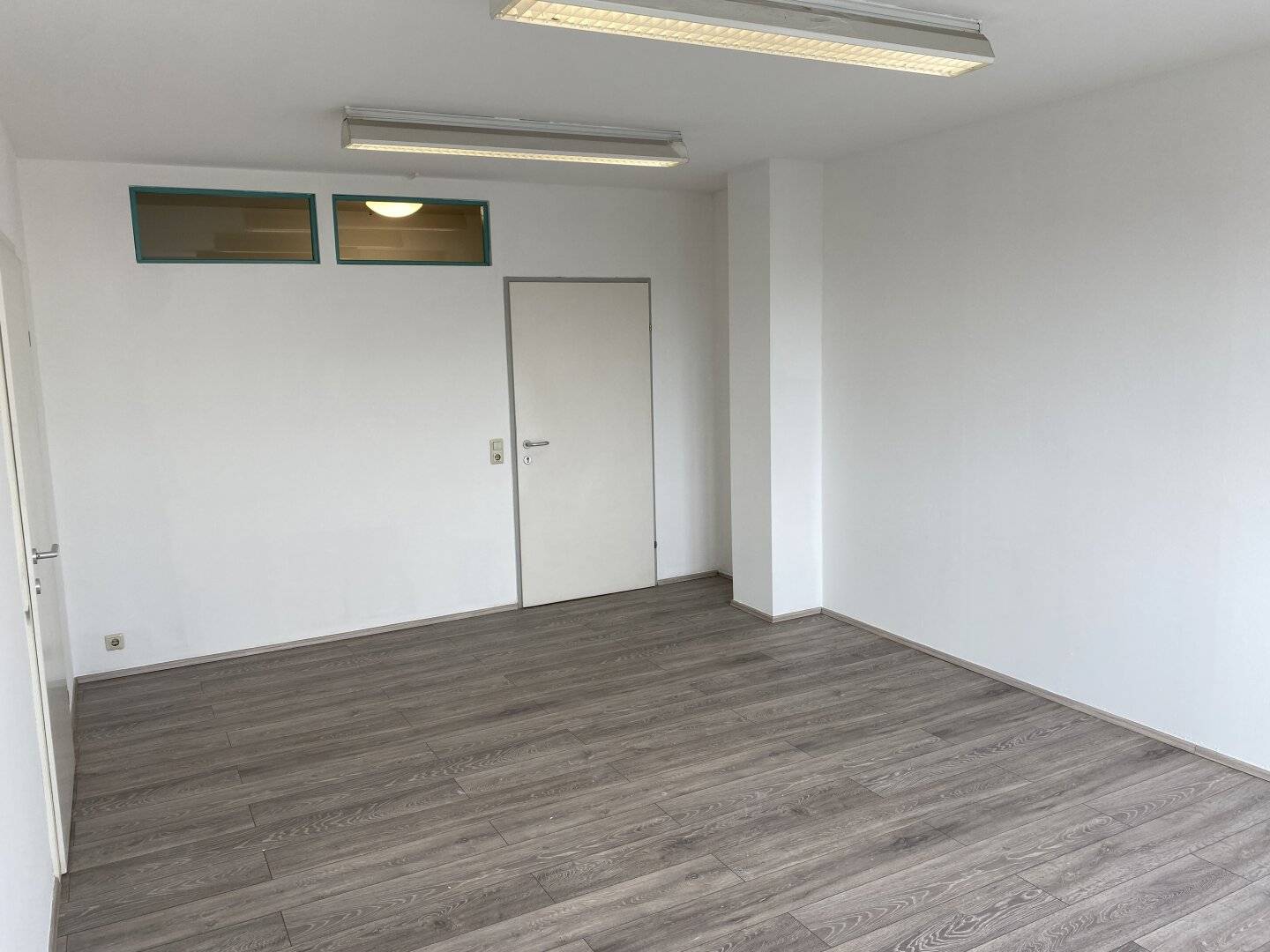 PROVISIONSFREI ZU MIETEN! Neu saniertes Büro 23 m2!