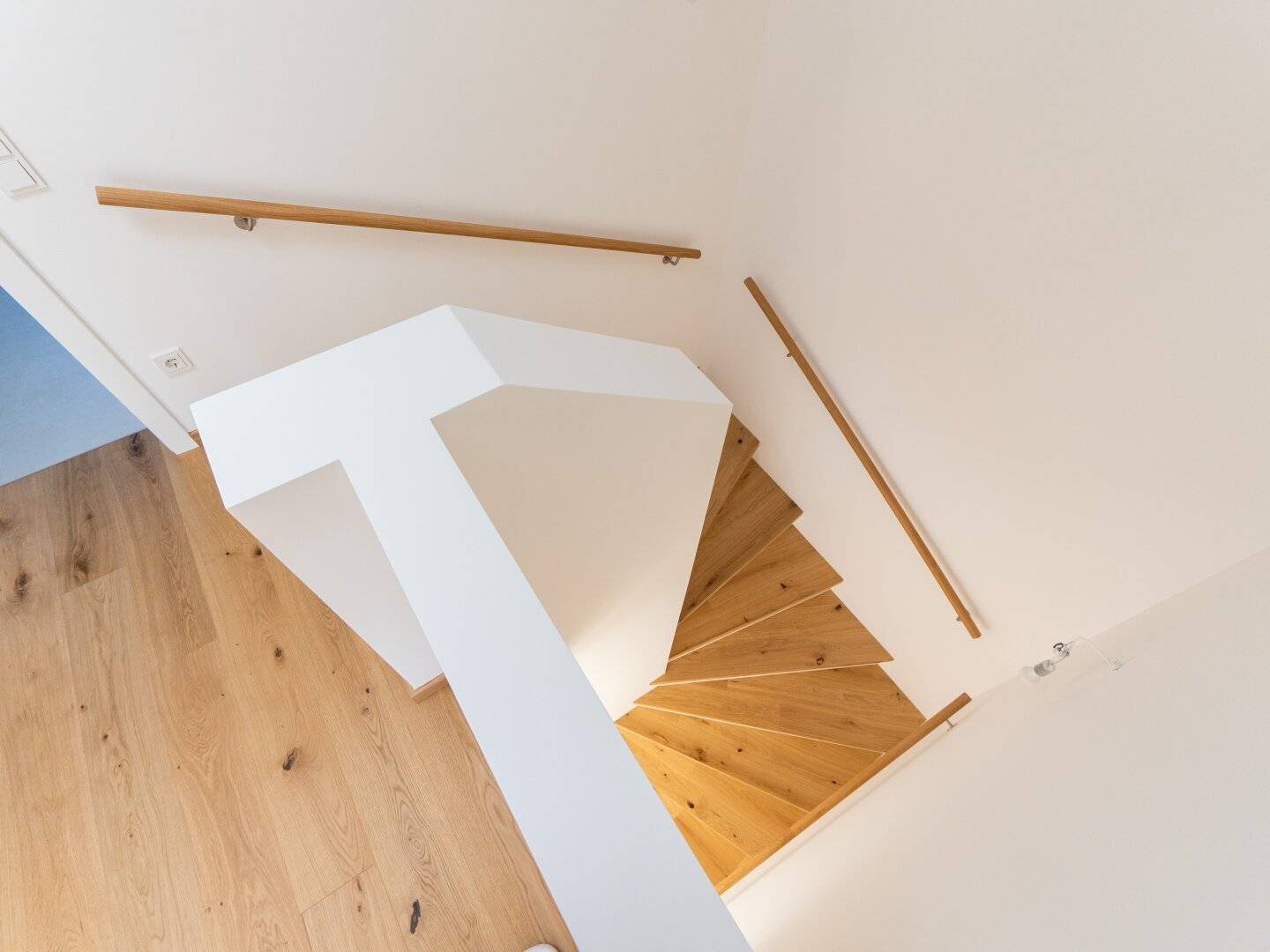 MODERNES DOPPELHAUS IN GRÜNRUHELAGE - KOMFORT UND LEBENSQUALITÄT AUF DREI EBENEN