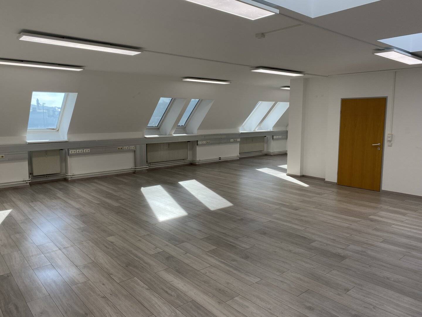 Klimatisiertes, schönes Büro 230m² in Linz, individuell bis 680 m2 erweiterbar!