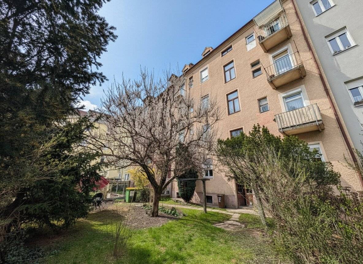 Altbau-Klassiker mit 2 Balkonen in Graz-Eggenberg zum Bestpreis: Sanieren, Gestalten, Profitieren!
