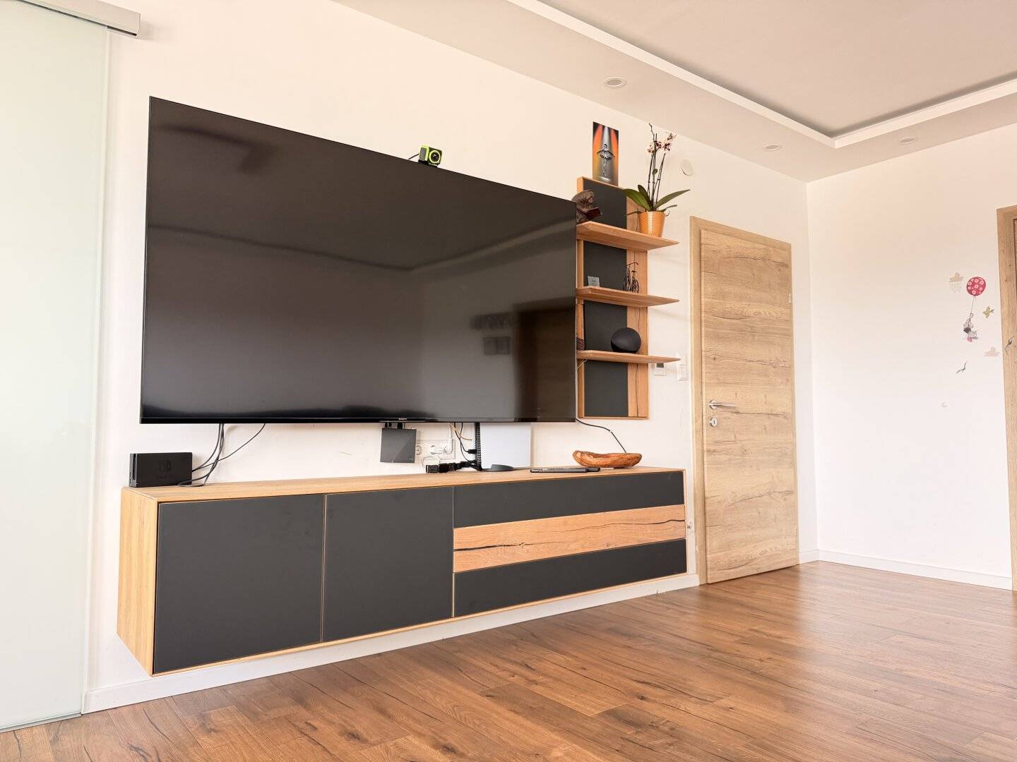 Vollsaniert & großzügig: 4-Zi Wohnung mit Loggia & Aufzug in 4600 Pernau!