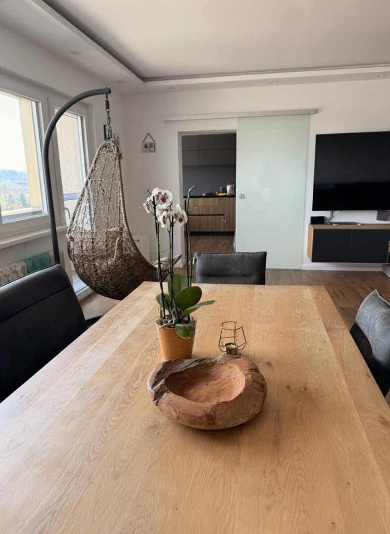 Vollsaniert & großzügig: 4-Zi Wohnung mit Loggia & Aufzug in 4600 Pernau!