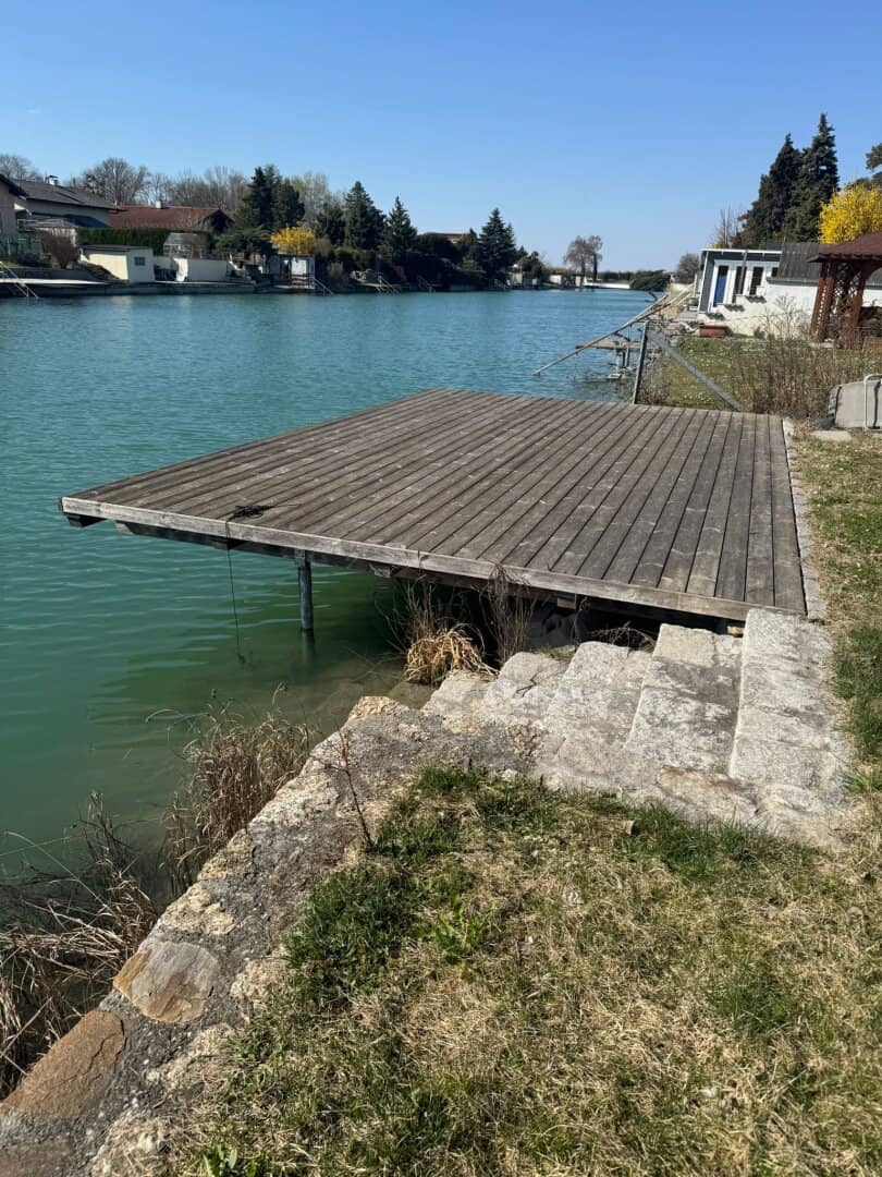 Exklusives Seegrundstück mit Sommerhaus