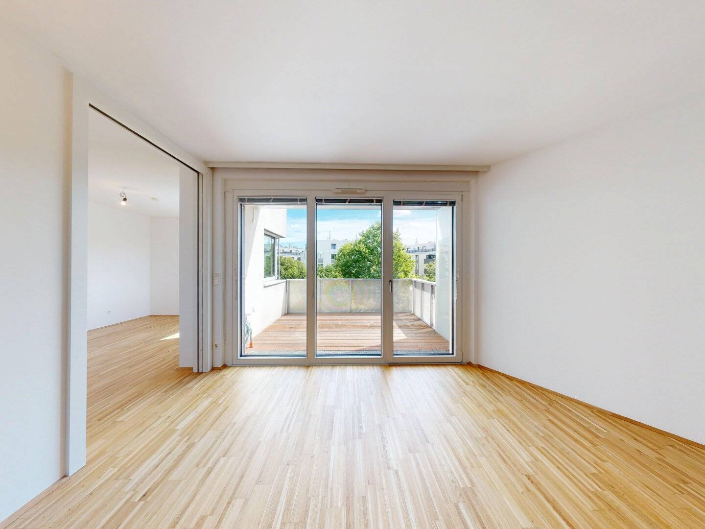 NEU ! Helle 2-Zimmer-Wohnung mit schönem Balkon mit blick in den grünen Innenhof