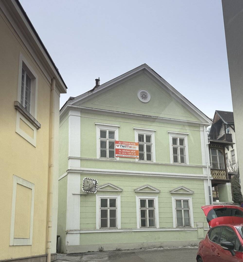 Wohnhaus mit mehreren Wohnungen zur Sanierung oder Abriß und Neubau