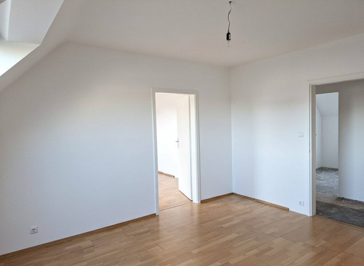 Bright top floor apartment in a quiet location in 1150 Vienna also interesting for investors