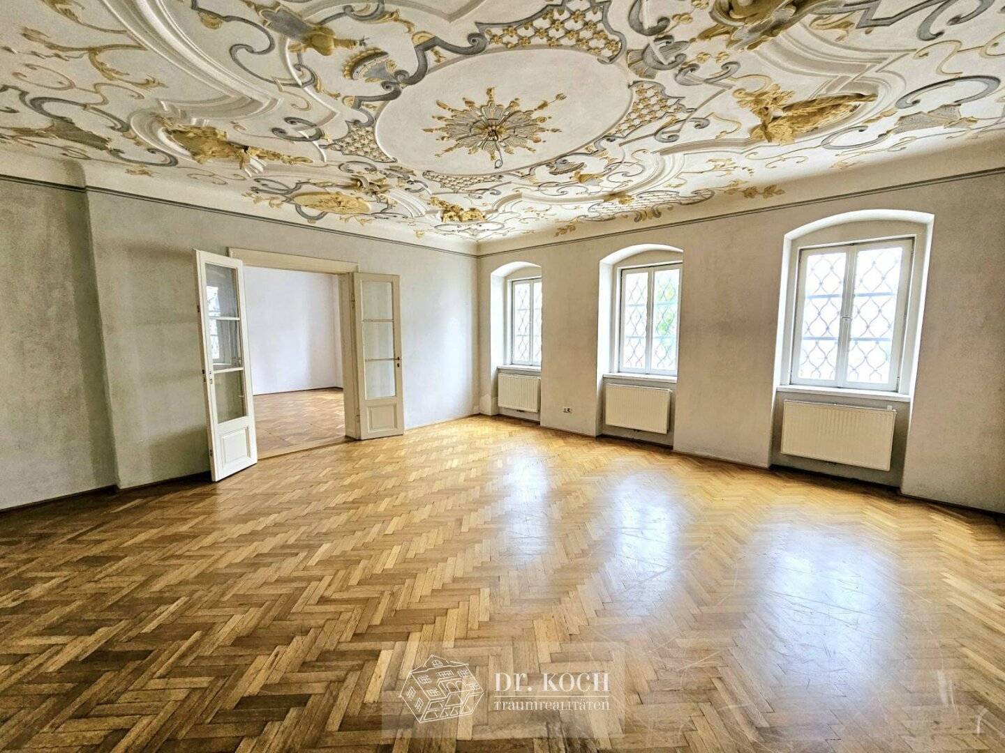 Charmante Altbauwohnung in der Beletage eines barocken Stilhauses in Stockerau!