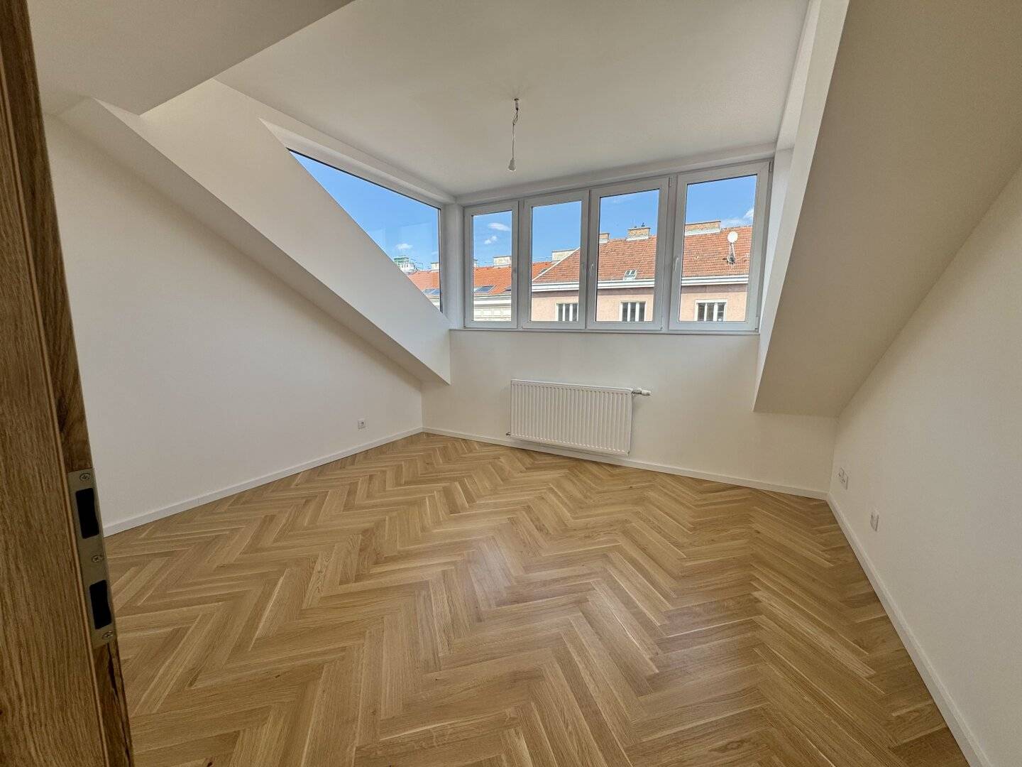 Neuwertige 4-Zi-DG-Wohnung mit Terrasse in 1210 Wien – 153m², eigener Aufzug!
