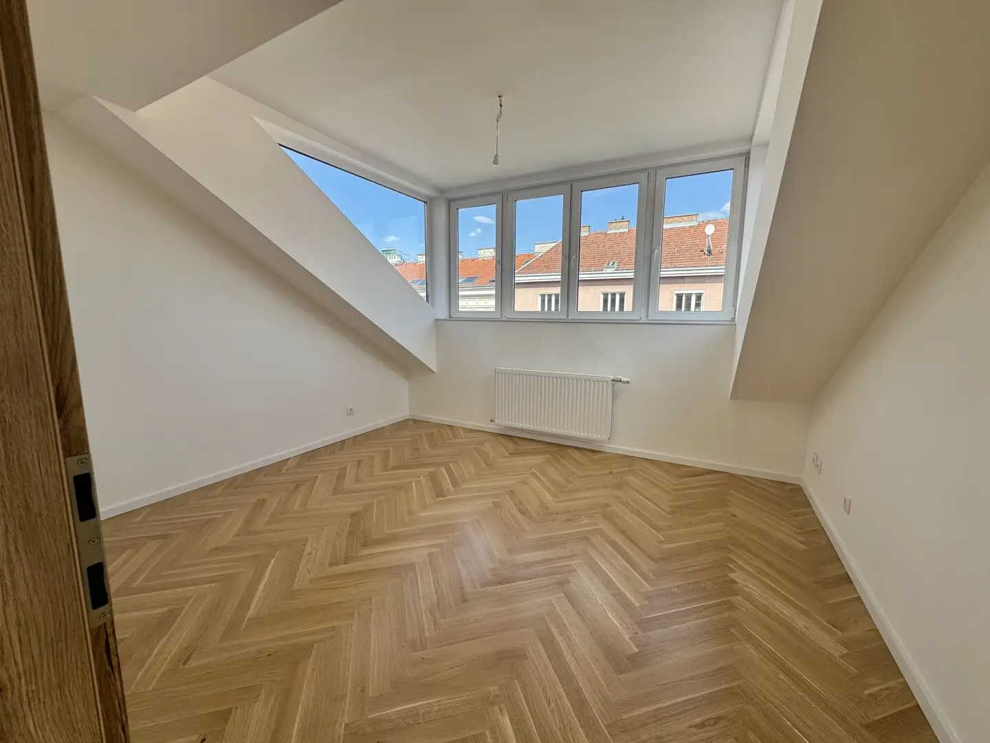 Neuwertige 4-Zi-DG-Wohnung mit Terrasse in 1210 Wien – 153m², eigener Aufzug!