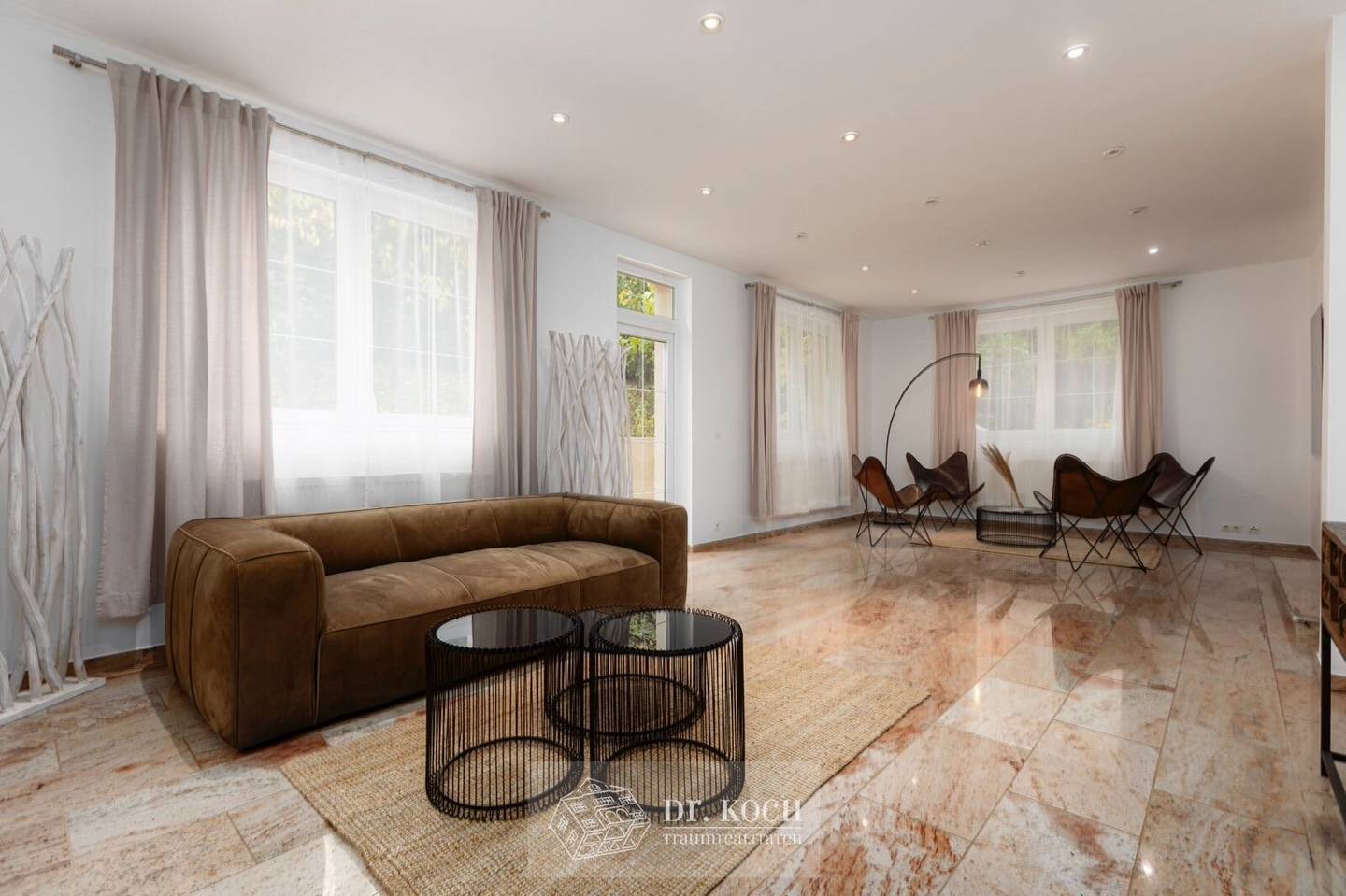 Exklusive Villa in 1130 Wien: 200m² Luxus inkl. neuer Designermöblierung, 5 Zimmer, 2 Terrassen!