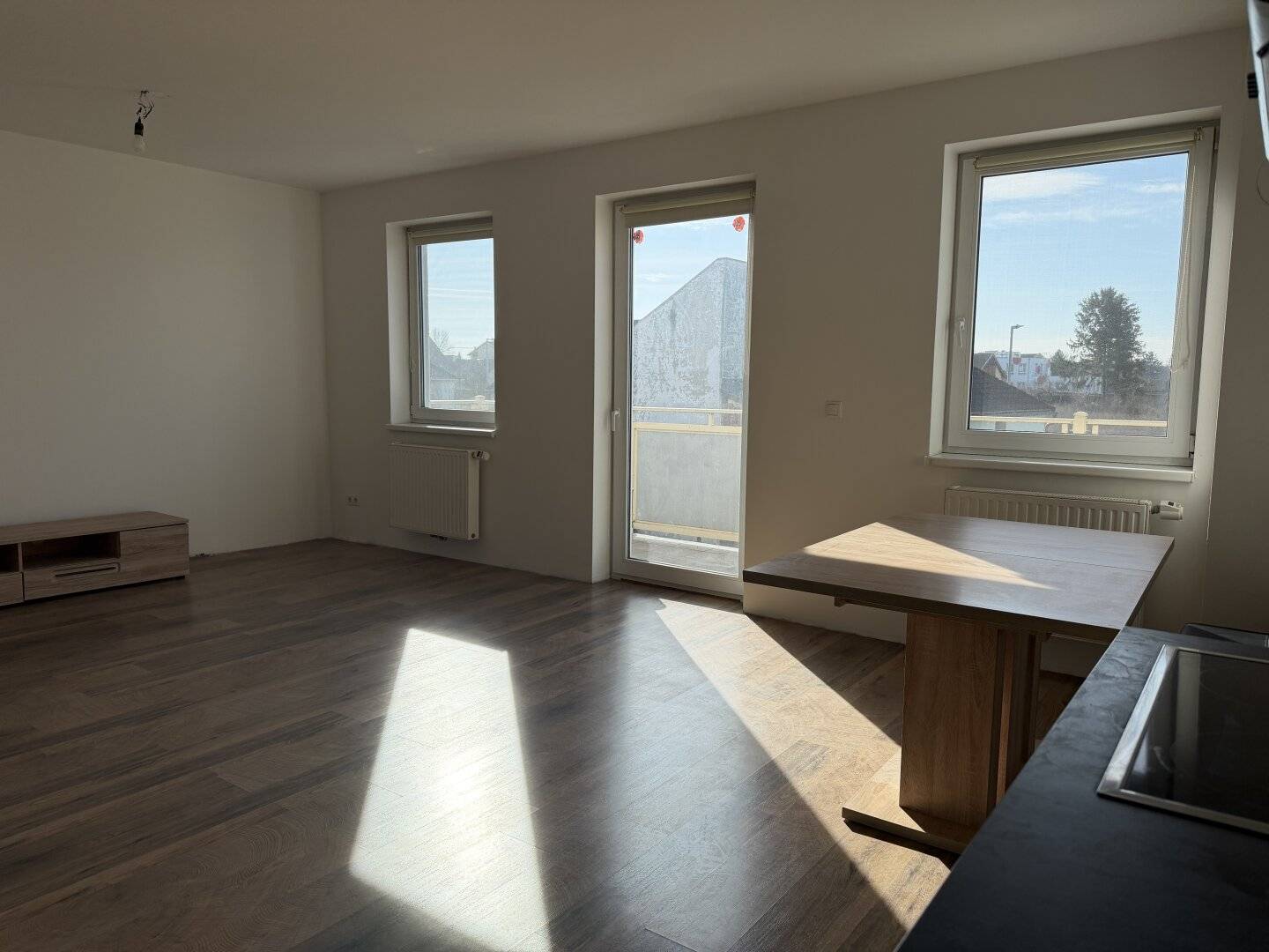Bright 2-room apartment with southwest-facing balcony, car parking space