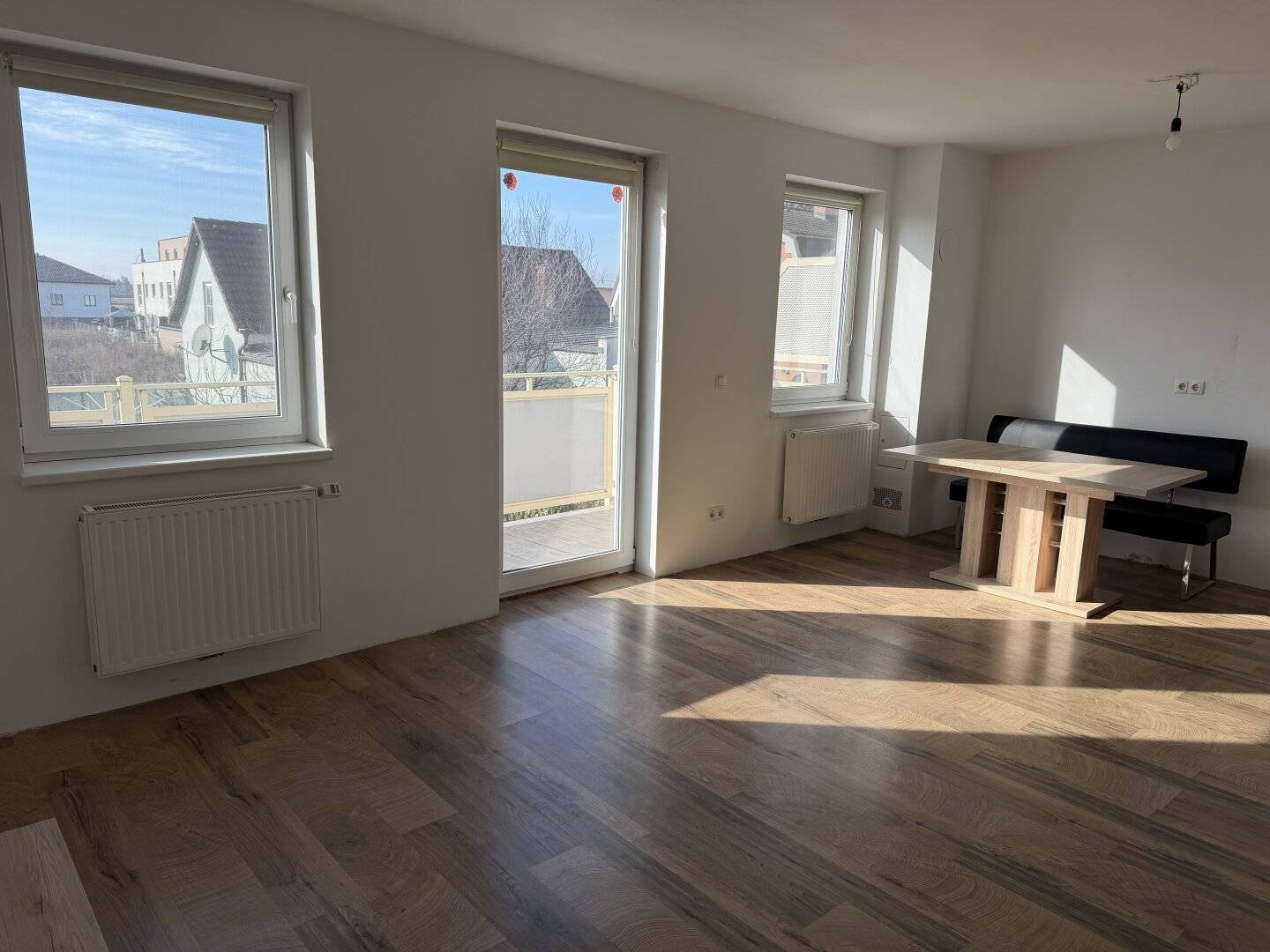 Bright 2-room apartment with southwest-facing balcony, car parking space