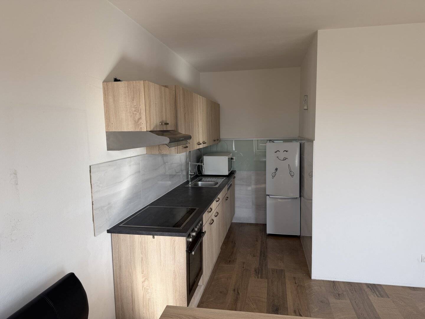 Bright 2-room apartment with southwest-facing balcony, car parking space