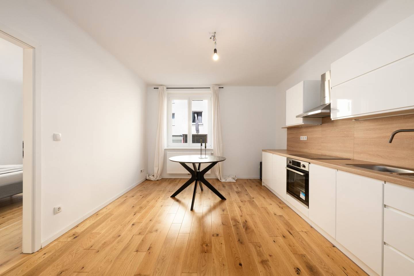 Hochwertig kernsaniert - 2 Zimmer - bereit für den Einzug!
